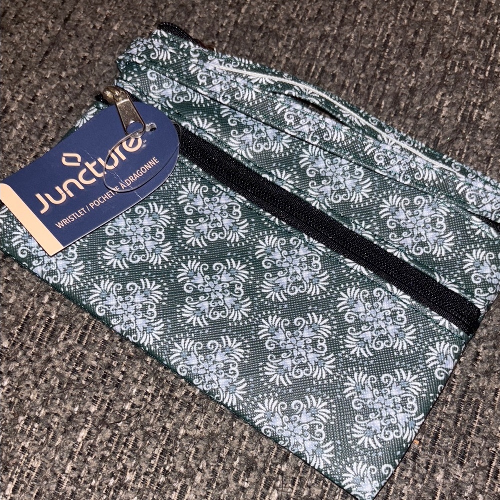 Juncture Green and White Wristlet